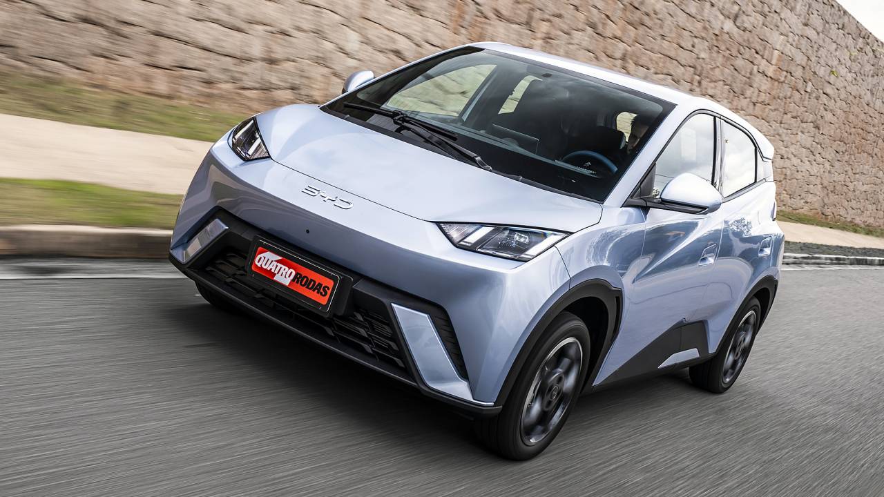 BYD Dolphin Mini 2026 em movimento